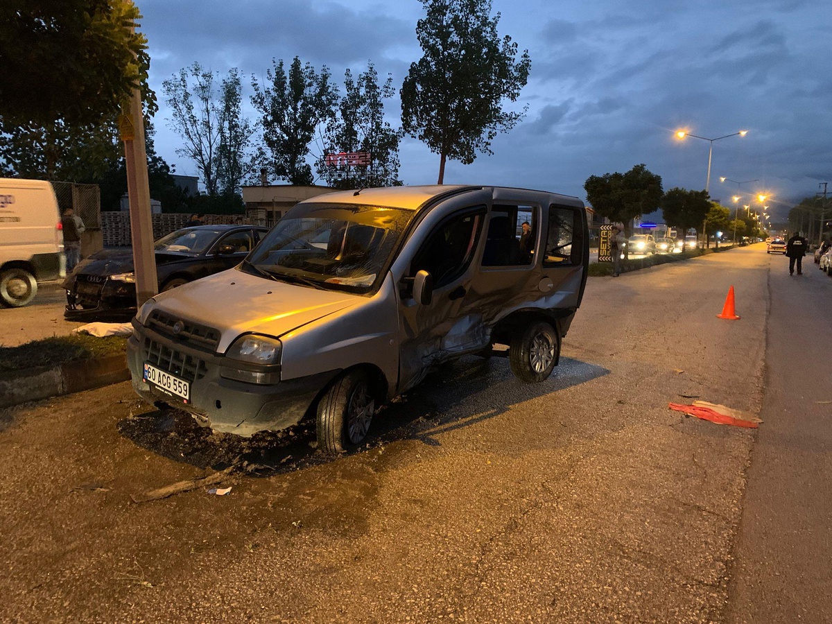 Son dakika haberleri... Tokat\'ta kamyonet ile otomobilin çarpıştığı kazada 2 kişi yaralandı
