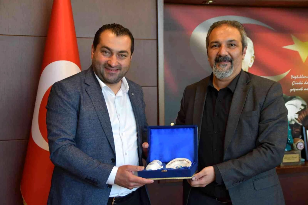 Aydın haber... Türkiye Kent Konseyleri Birlik Başkanı Burak Taştan\'dan Söke Belediyesi\'ne Ziyaret