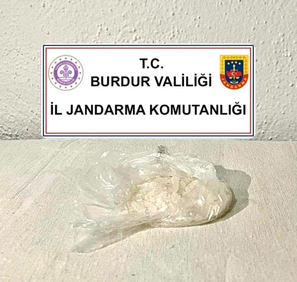 Uyuşturucuyu satamadan jandarmaya yakalandı