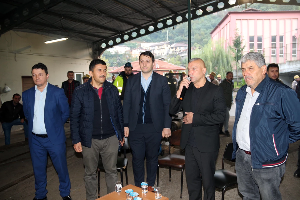 Son dakika haber: Zonguldak\'ta madenciler patlamada hayatını kaybeden işçiler için dua etti