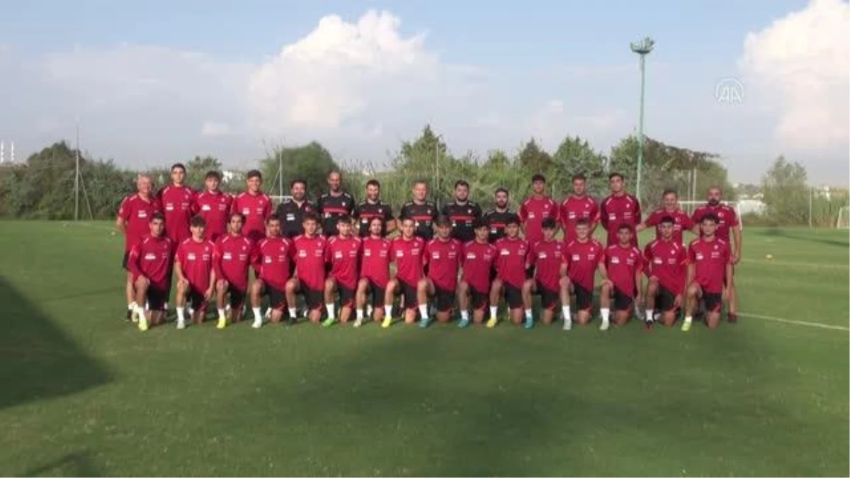 Antalya haberleri... 19 Yaş Altı Milli Futbol Takımı, Antalya\'da kampa girdi