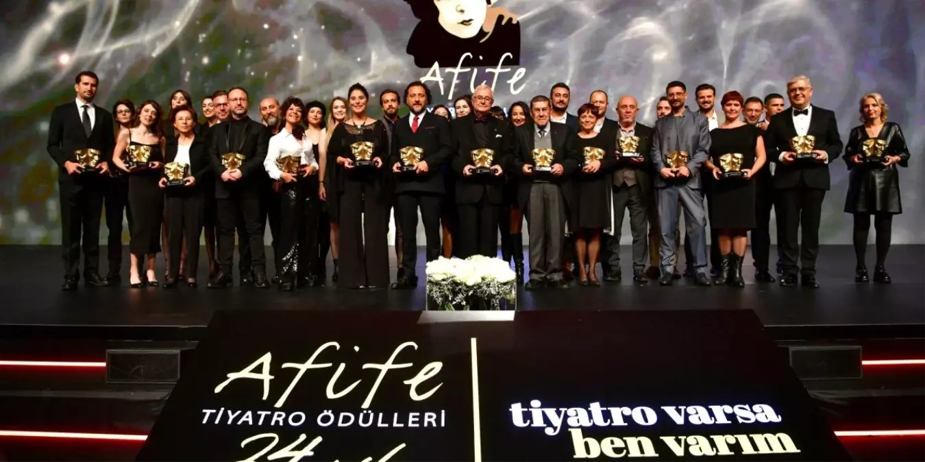 24. Afife Tiyatro Ödüller...İBB ŞEHİR TİYATROLARI\'NA 5 ÖDÜL