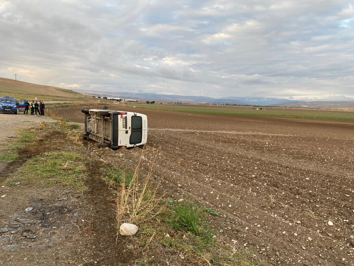 Amasya gündem haberleri: Amasya\'da minibüs devrildi 3 kişi yaralandı