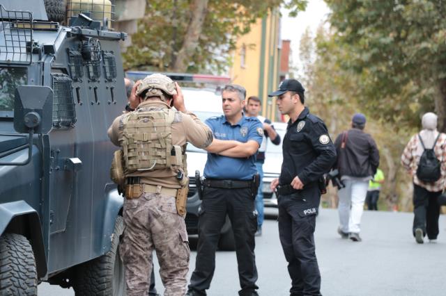 Ateş açtığı 3 polisi yaraladı, ölü ele geçirildi Ateş açtığı 3 polisi yaraladı, ölü ele geçirildi