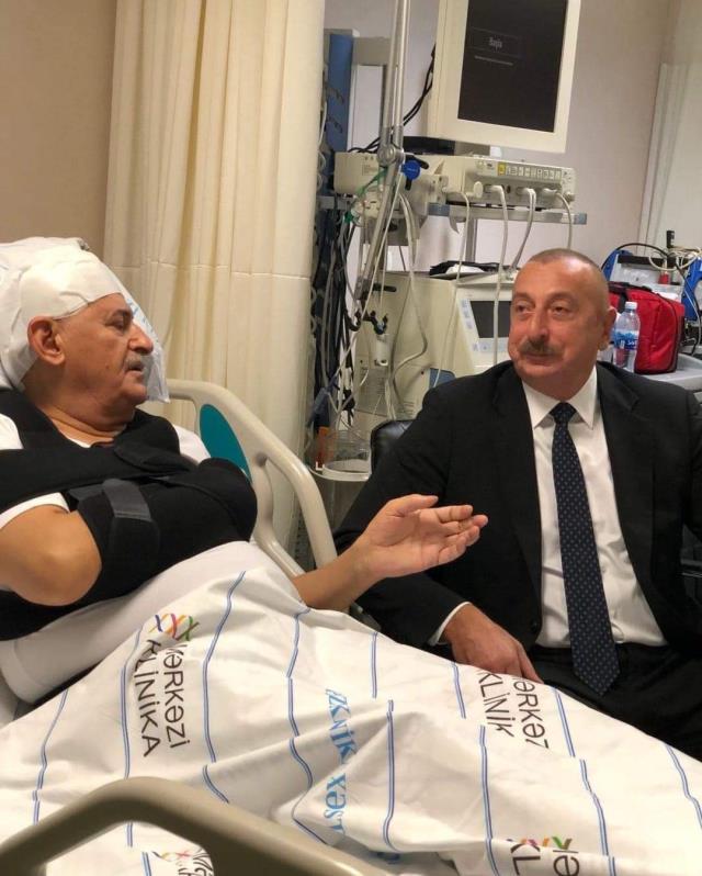 Azerbaycan'da trafik kazası geçiren Binali Yıldırım'dan ilk fotoğraf Azerbaycan'da trafik kazası geçiren Binali Yıldırım'dan ilk fotoğraf