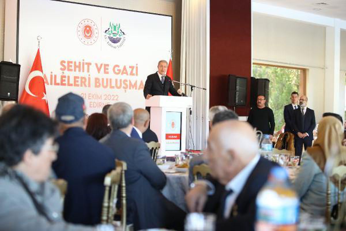 Edirne haberi! Milli Savunma Bakanı Akar, Edirne'de 'Şehit ve Gazi Aileleri Buluşması'na katıldı