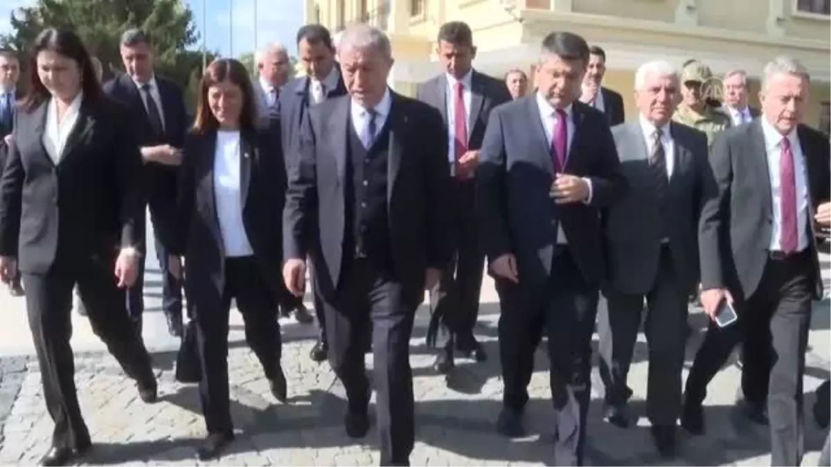 Bakanı Akar, Selimiye Camii Restorasyonuna ilişkin incelemelerde bulundu