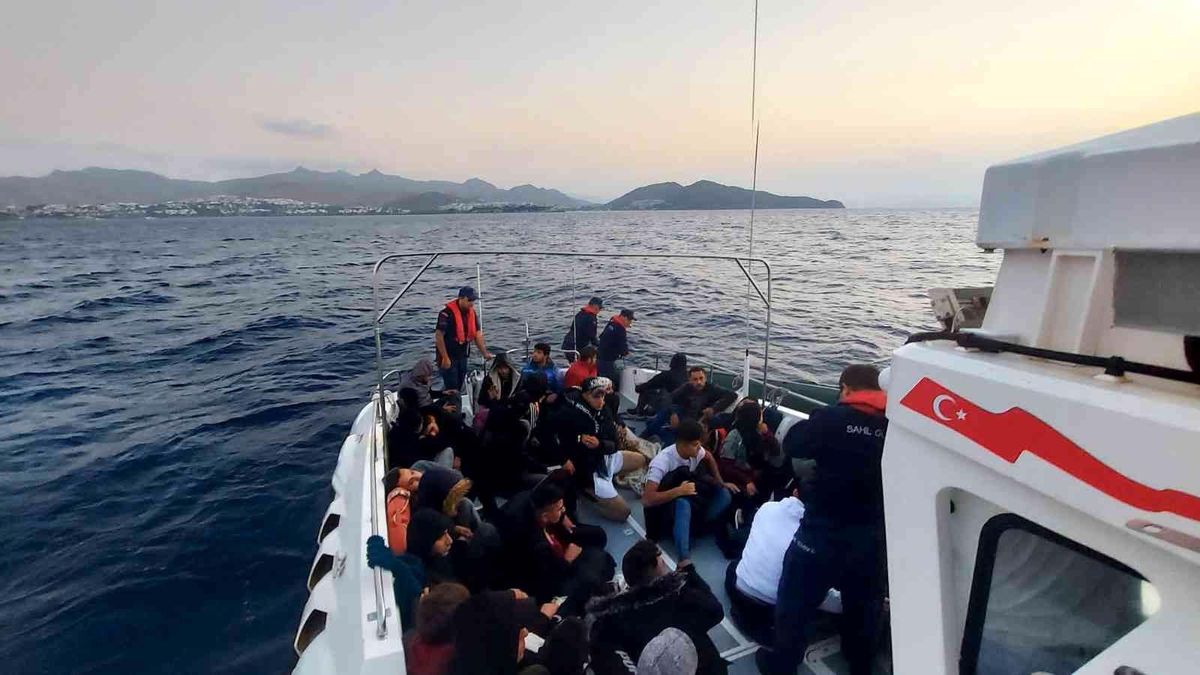 Muğla haberleri: Bodrum\'da 32 düzensiz göçmen kurtarıldı