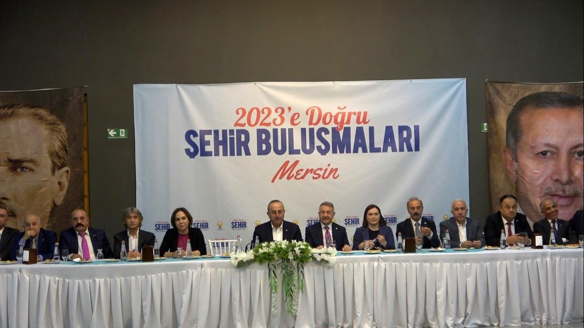 Çavuşoğlu: "Biz güçlünün değil haklının yanındayız"