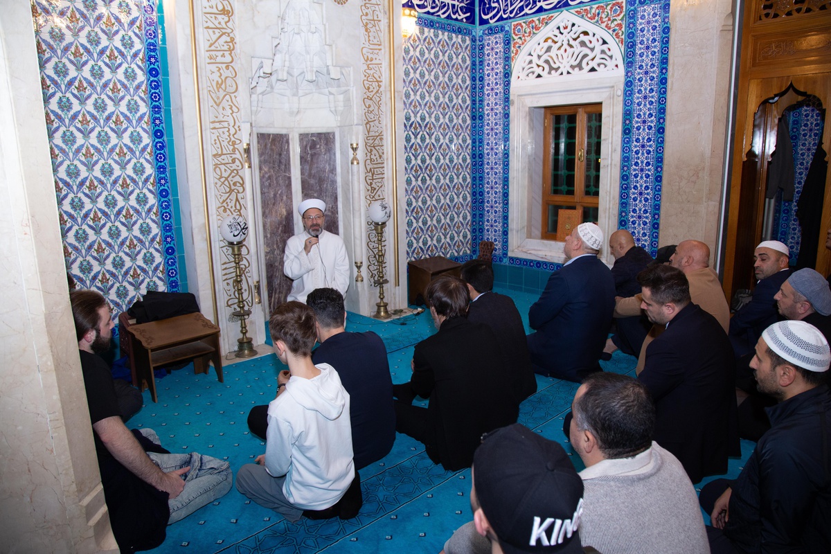 Diyanet İşleri Başkanı Erbaş, Bakü Şehitlik Camisi\'nde konuştu Açıklaması