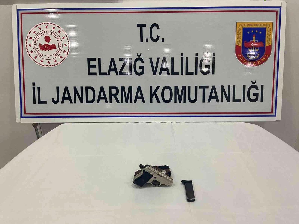 Elazığ 3. sayfa haberleri... Elazığ\'da ruhsatsız tabanca ele geçirildi