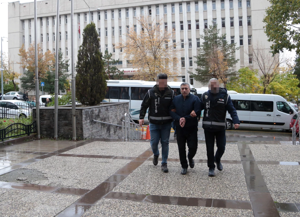 Son dakika haberleri! Erzurum\'da FETÖ operasyonunda yakalanan 13 zanlıdan 7\'si tutuklandı