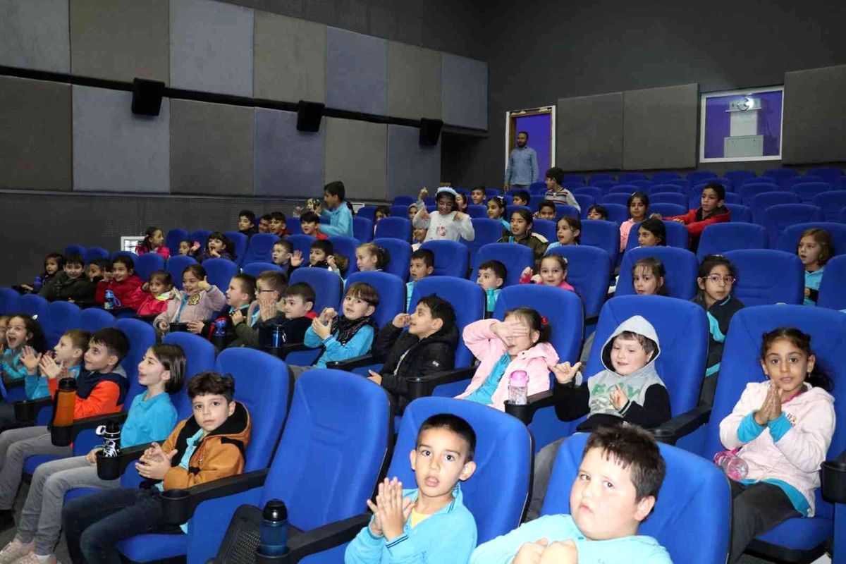 Göçmen çocuklar sosyal yaşama adapte oluyor