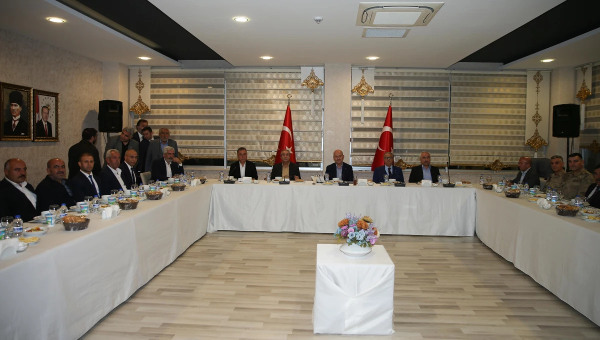 Diyarbakır politika haberleri... Bakan Soylu, Diyarbakır\'da Korucu Dernek Başkanlarıyla bir araya geldi