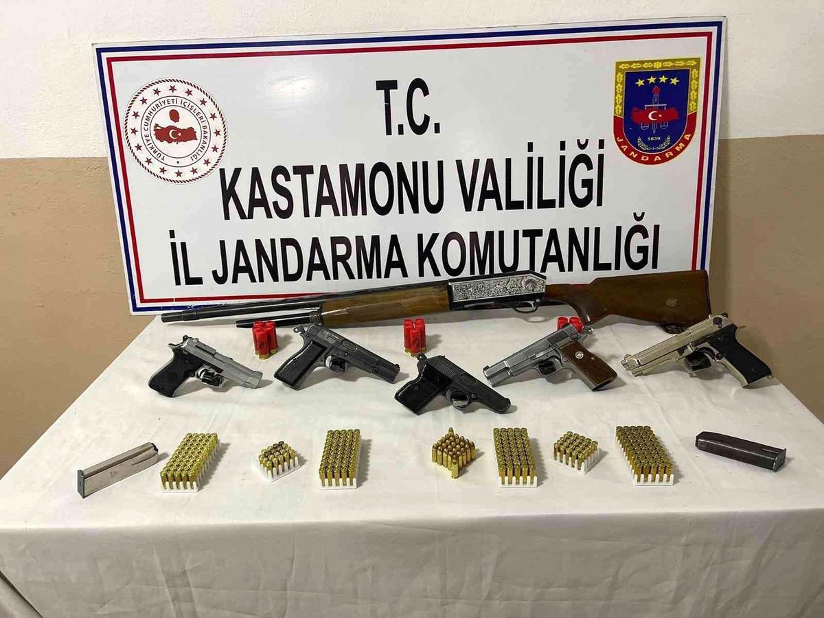 Kastamonu 3. sayfa: Kastamonu\'da kaçak silah operasyonu: 2 gözaltı