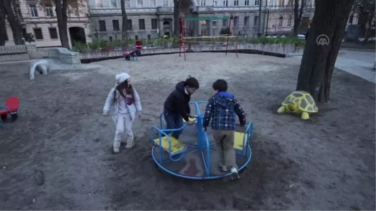 Son dakika haberi! Kiev'deki hava saldırılarının izlerinin silinmesine devam ediliyor