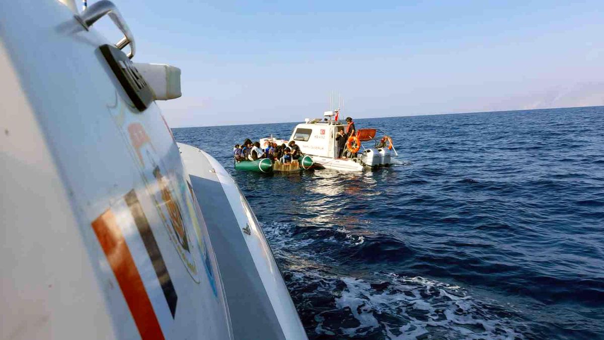 Muğla haberi: Marmaris ve Datça\'da 82 düzensiz göçmen kurtarıldı