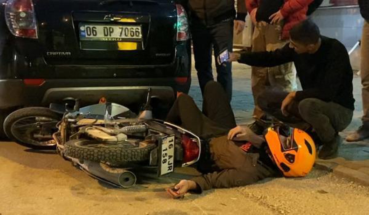BURSA-ÖLÜMDEN DÖNEN MOTOSİKLETLİNİN ÖZÇEKİM YAPTIĞI ANLAR KAMERADA (2)- YENİDEN