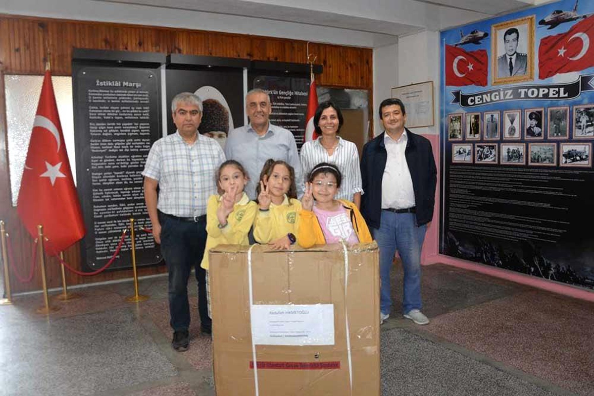 Son dakika haberi... Ortacalı öğrenciler kazandıkları sandalyeyi Kahramanmaraş\'a gönderdi