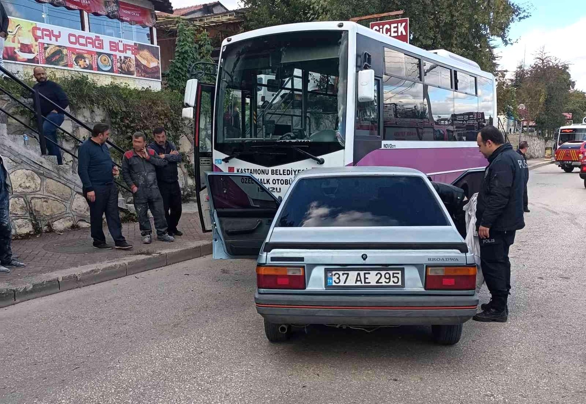 Son dakika haberi... Otomobil ile halk otobüsü çarpıştı: 1 yaralı