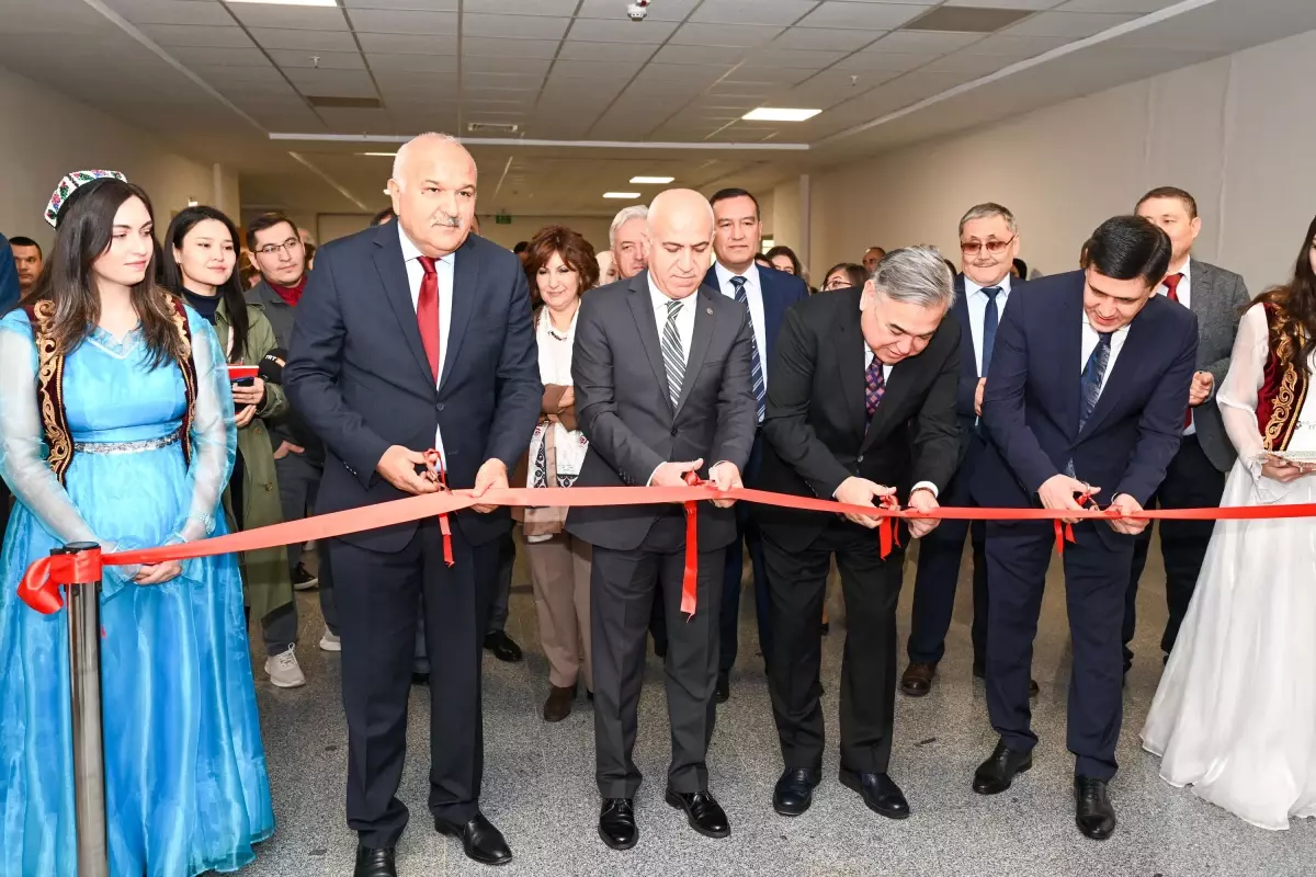 Özbek yazar Eşankul\'un "60. Yılın Hikayelerinden" kitabının tanıtımı yapıldı