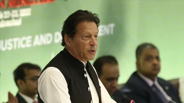 Pakistan'da eski Başbakan Imran Han aldığı hediyelerin detayını açıklamadığı için siyasetten men edildi