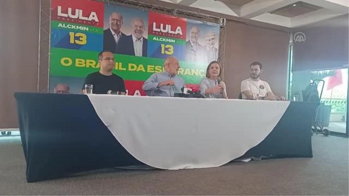 RİO DE JANEİRO - Brezilya\'nın eski Devlet Başkanı Lula da Silva, Rio de Janeiro\'da seçim kampanyası düzenledi