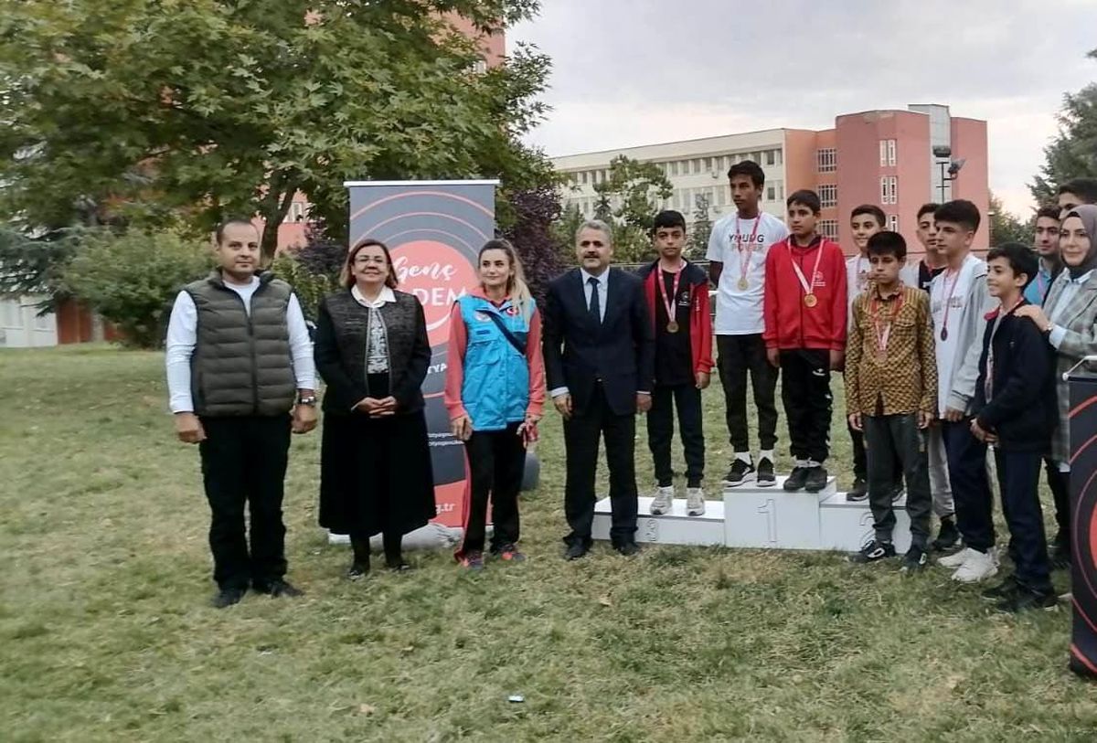 "Şiddetsiz Toplum" için turnuva