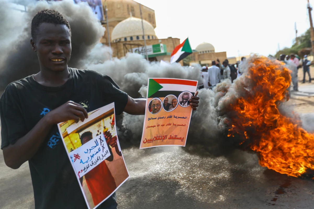 Sudan\'da "askeri yönetim karşıtı" gösteriler yeniden başladı