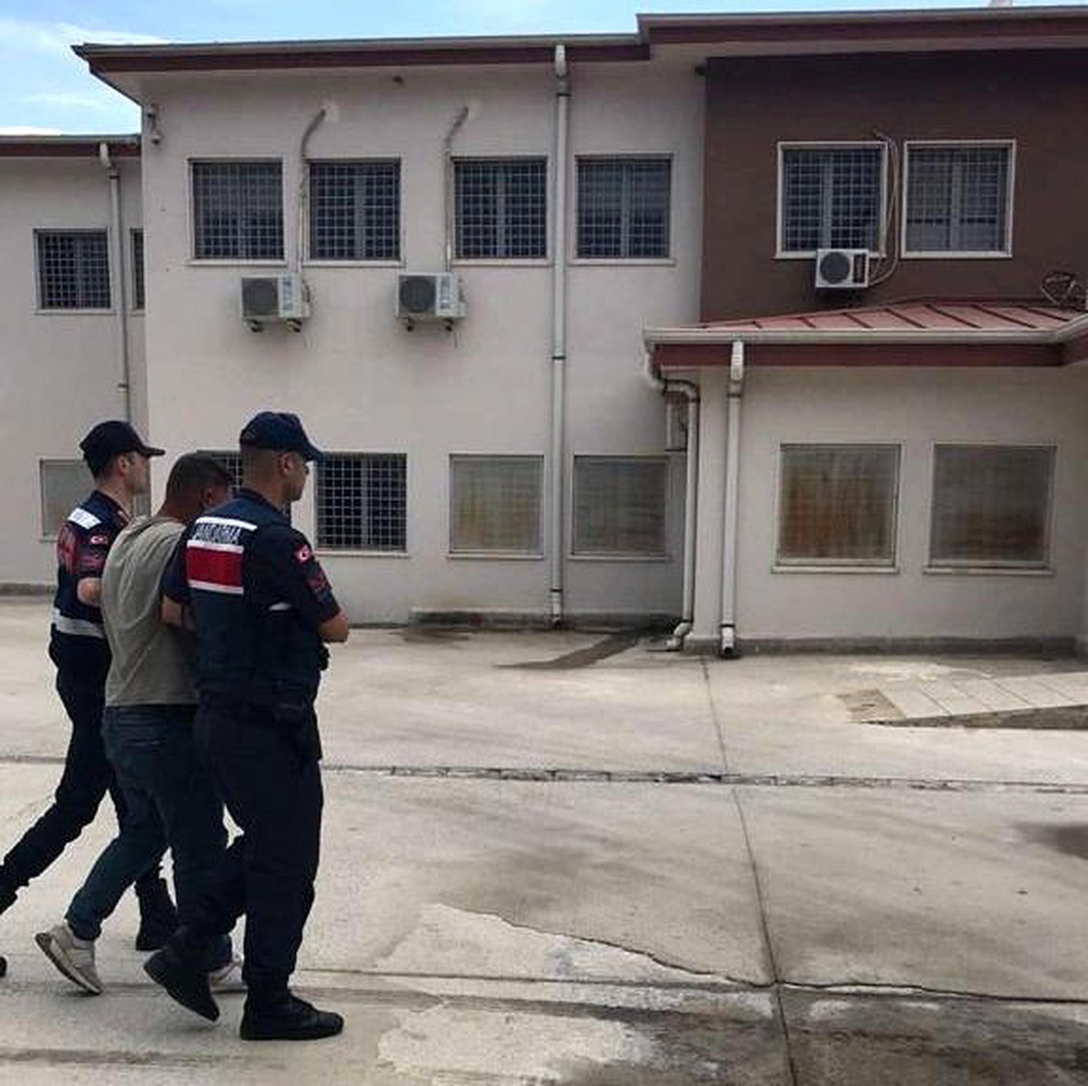 Son dakika haber... Terör propagandasından aranıyordu, Kuşadası\'nda yakalandı