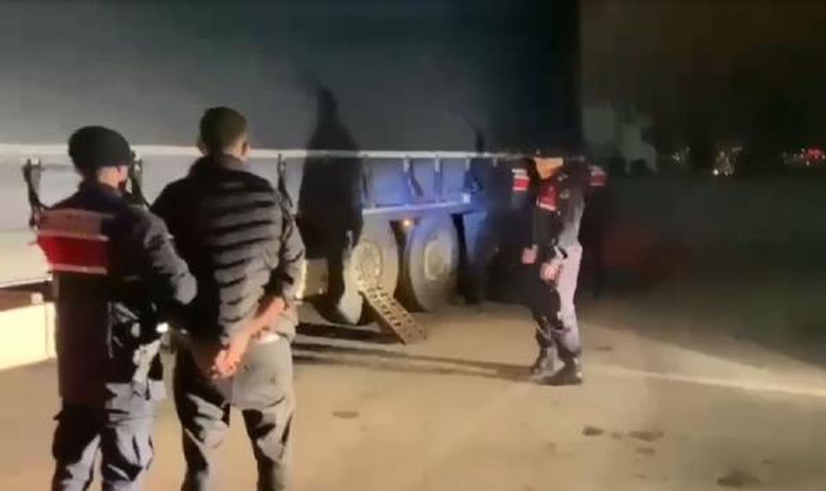 TIR ile 1 milyon liralık mazgal çalan şüpheli, suçüstü yakalandı (2)