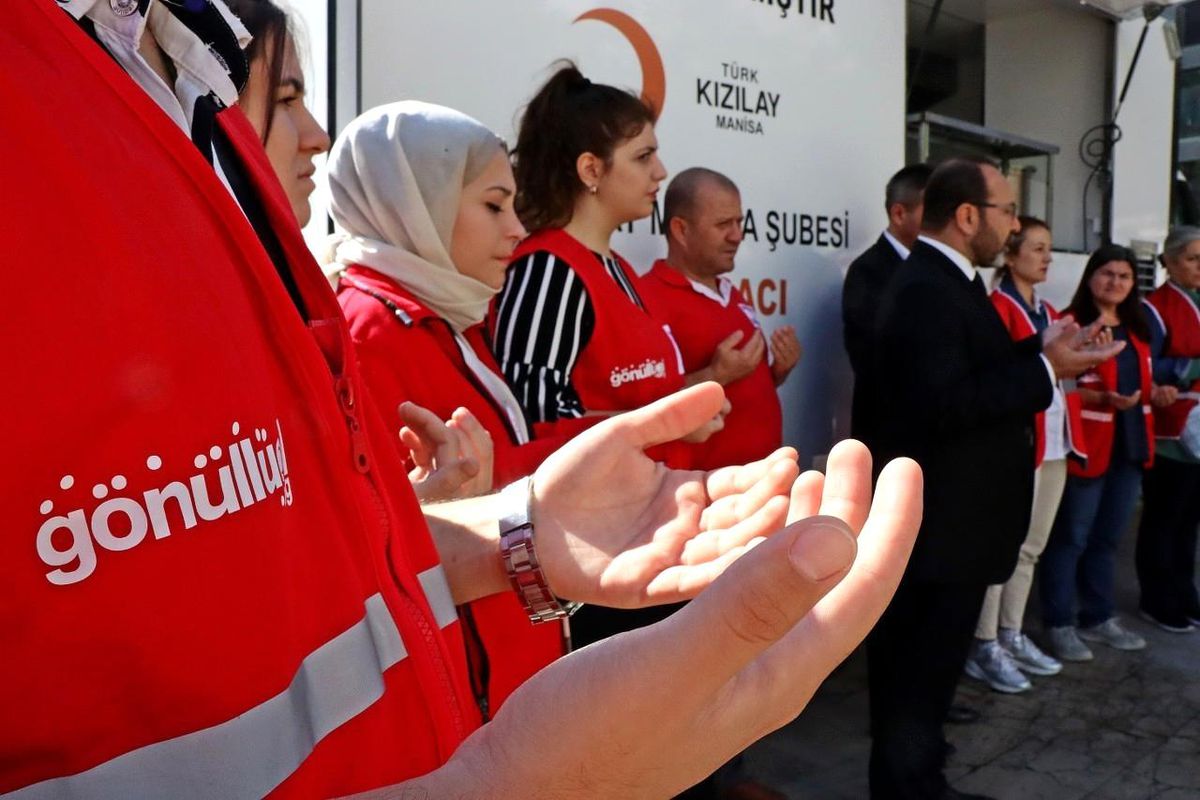 Manisa haber: Türk Kızılay Manisa\'dan şehitler için çorba hayrı