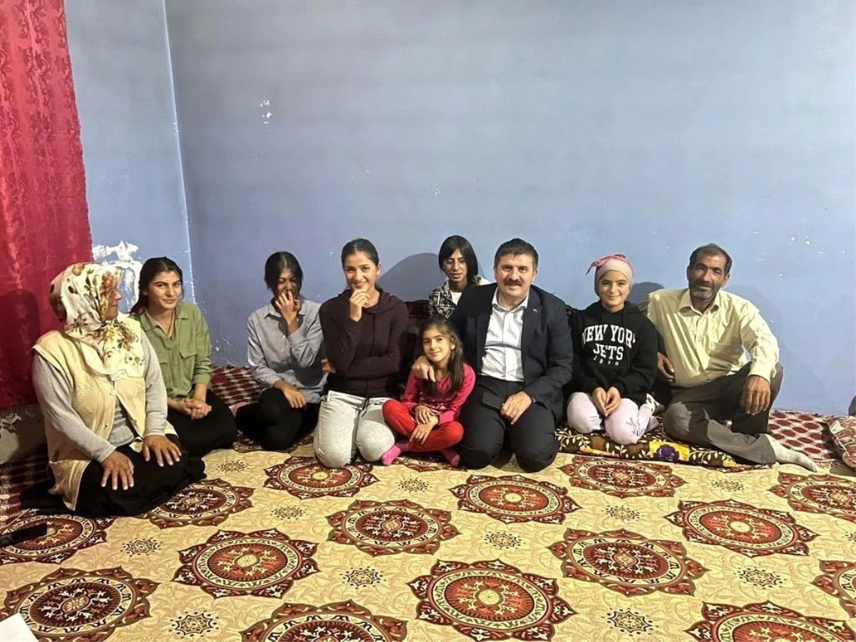 Vali ve Belediye Başkan Vekili Sarıibrahim\'den 8 çocuklu aileye ziyaret