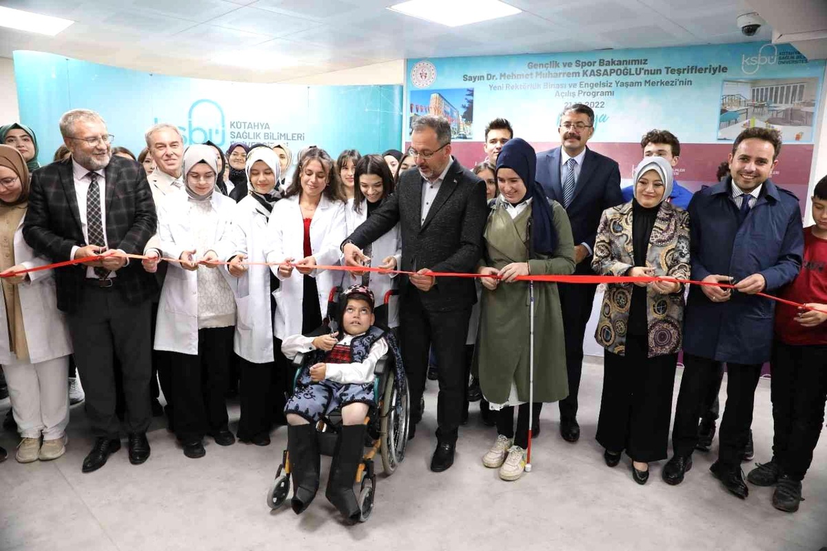 Yeni rektörlük binası ve Engelsiz Yaşam Merkezi Bakan Kasapoğlu tarafından hizmete açıldı
