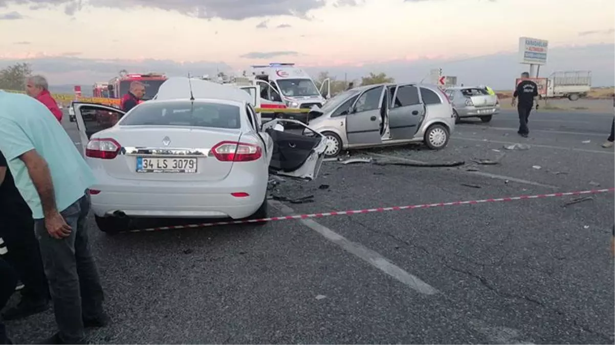 3 otomobilin birbirine girdiği feci kaza! Ölü ve çok sayıda yaralı var