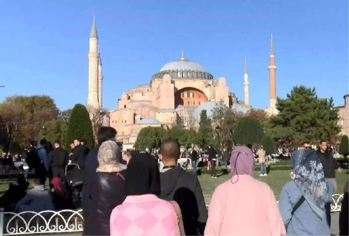 AYASOFYA CAMİİ\'NDE HAFTA SONU YOĞUNLUĞU