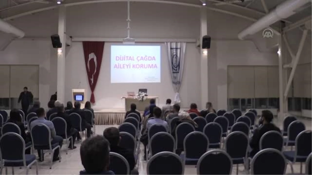 "Dijital Çağda Aileyi Koruma" konulu konferans düzenlendi