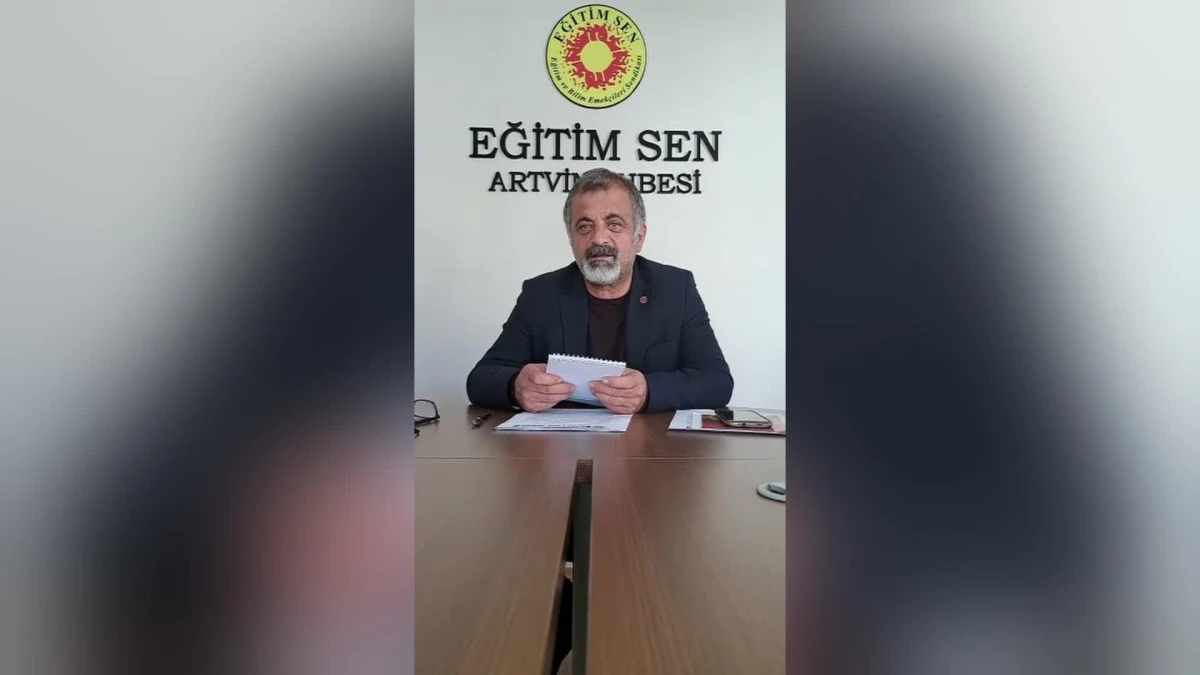 İzmir haber: Eğitim-Sen Artvin Şube Başkanı Gümüş\'ten Kemalpaşa İlçe Milli Eğitim Müdürü\'nün Sosyal Medya Paylaşımı Nedeniyle Görevden Alınmasına Tepki