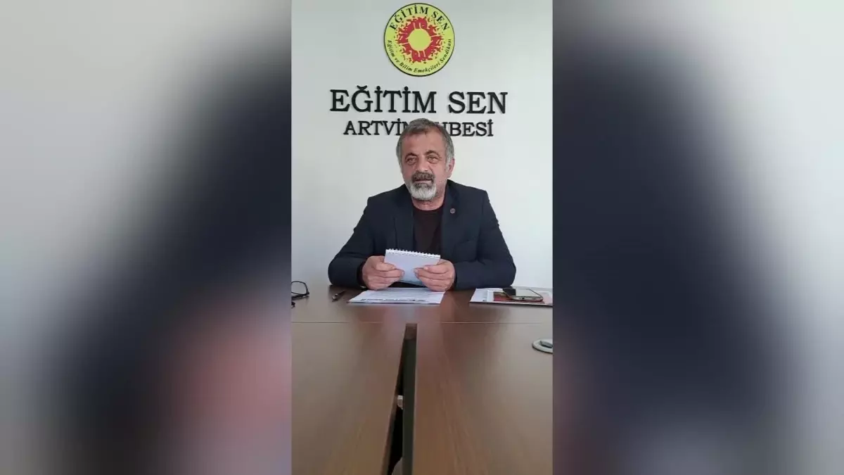 İzmir haber: Eğitim-Sen Artvin Şube Başkanı Gümüş\'ten Kemalpaşa İlçe Milli Eğitim Müdürü\'nün Sosyal Medya Paylaşımı Nedeniyle Görevden Alınmasına Tepki