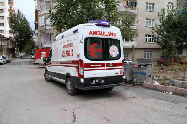 Fıkra gibi olay: Kayıp ihbarı yapılan çocuk, evinde kulaklıkla uyurken bulundu Fıkra gibi olay: Kayıp ihbarı yapılan çocuk, evinde kulaklıkla uyurken bulundu