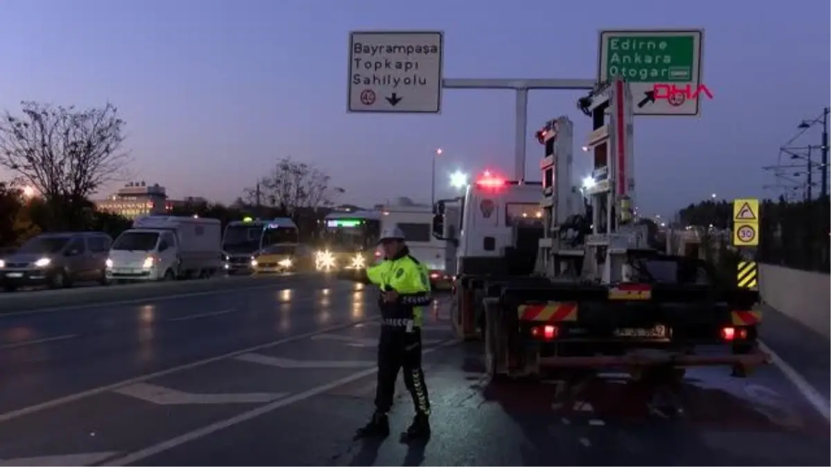 İSTANBUL-VATAN CADDESİ CUMHURİYET BAYRAMI PROVALARI İÇİN TRAFİĞE KAPATILDI