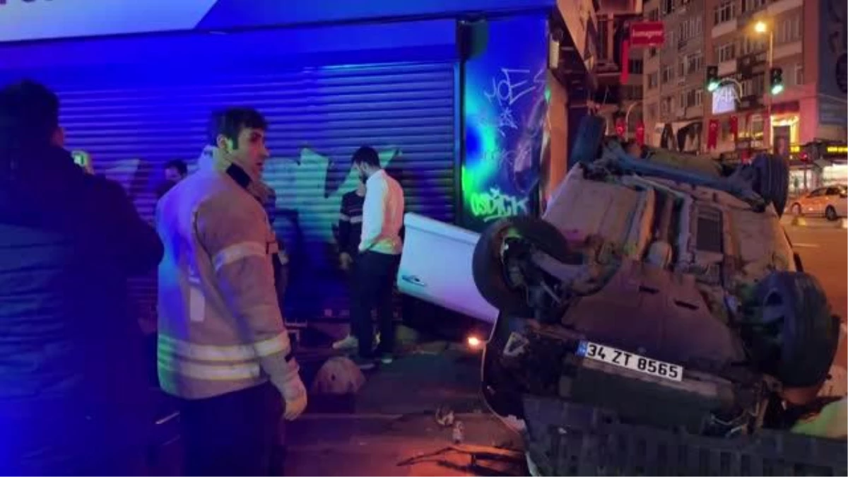 Kadıköy\'de devrilen otomobildeki 2 kişi yaralandı