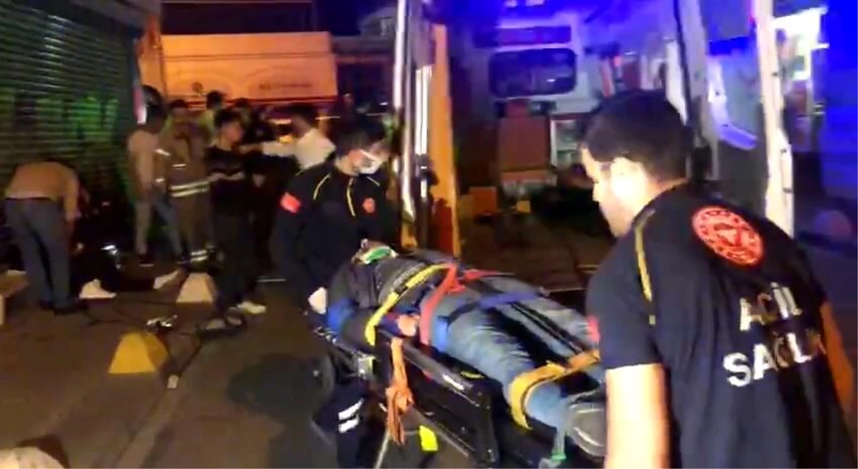Kadıköy\'de hızını alamayan otomobil takla attı: 2 yaralı