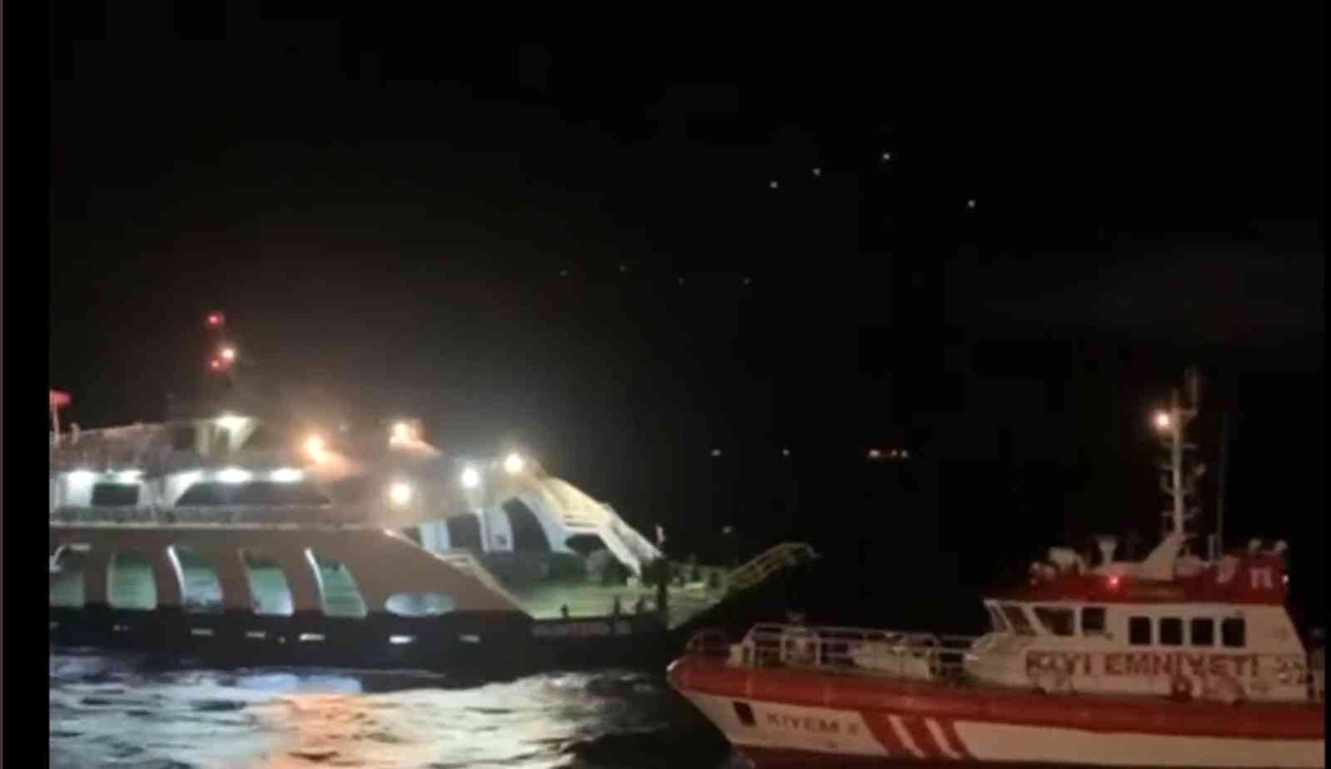 Kapıdağ yarım adası açıklarında feribot sürüklendi