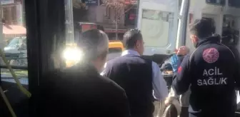 Otobüste rahatsızlanan yolcu ambulansla hastaneye kaldırıldı
