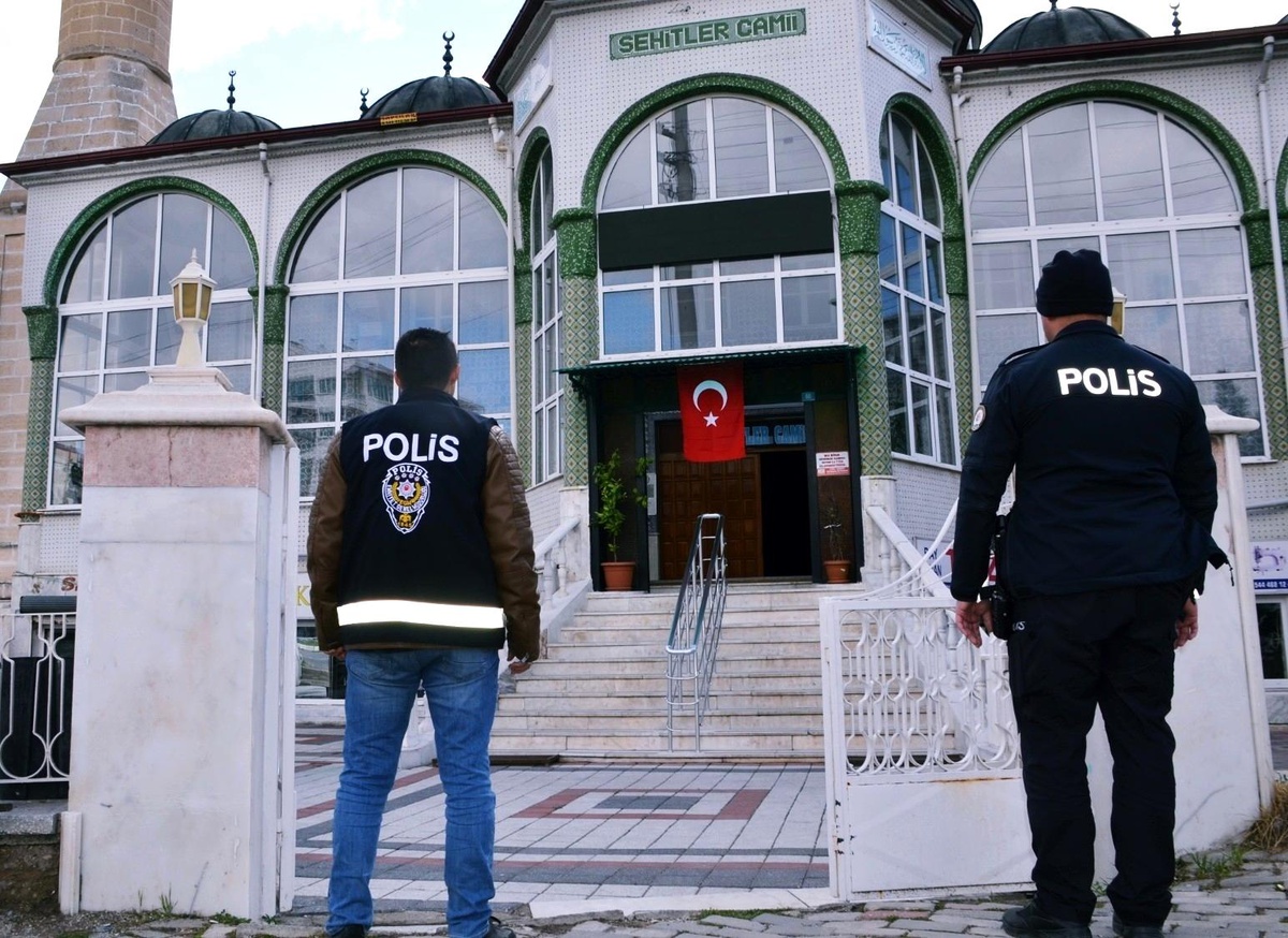 Son dakika haber: Polisten vatandaşları rahatsız eden satıcı ve dilencilere yönelik denetim
