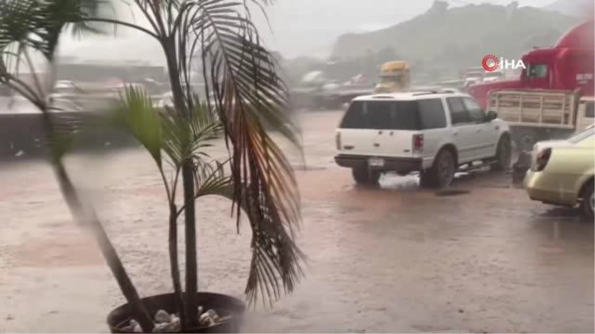 Roslyn Kasırgası Meksika\'ya yaklaşıyor