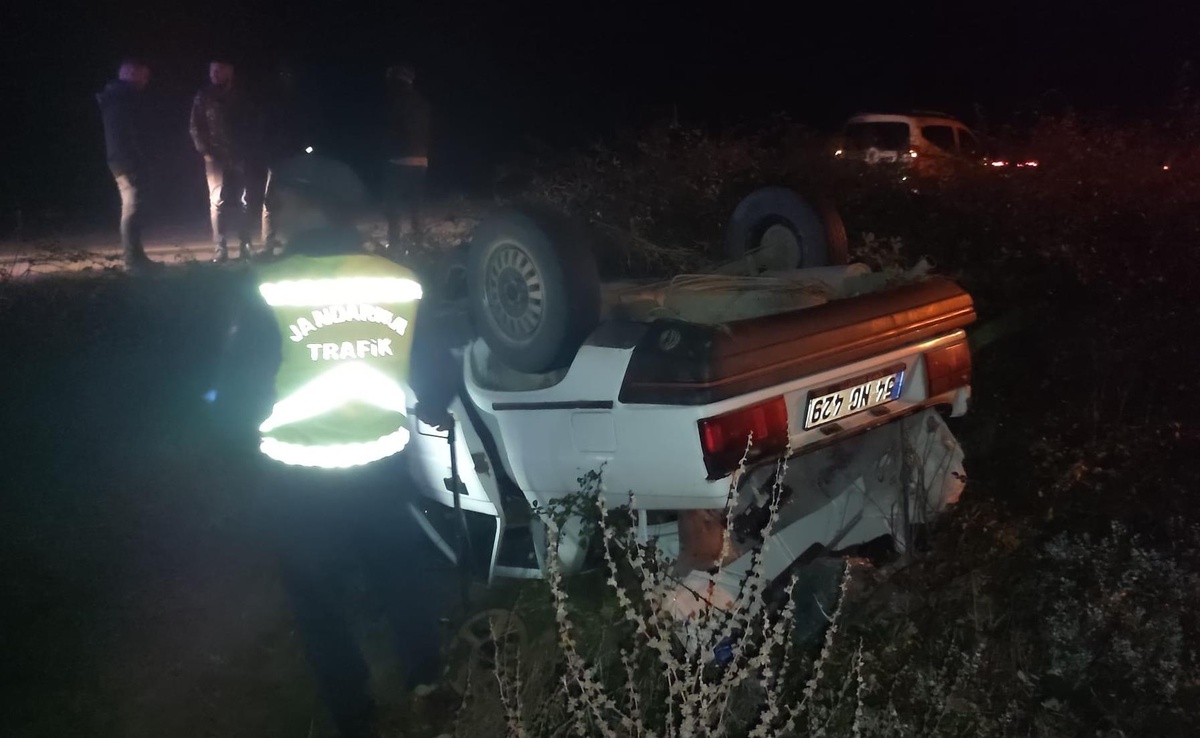 Sakarya gündem haberleri | Sakarya\'da takla atan otomobildeki ikisi çocuk 4 kişi yaralandı