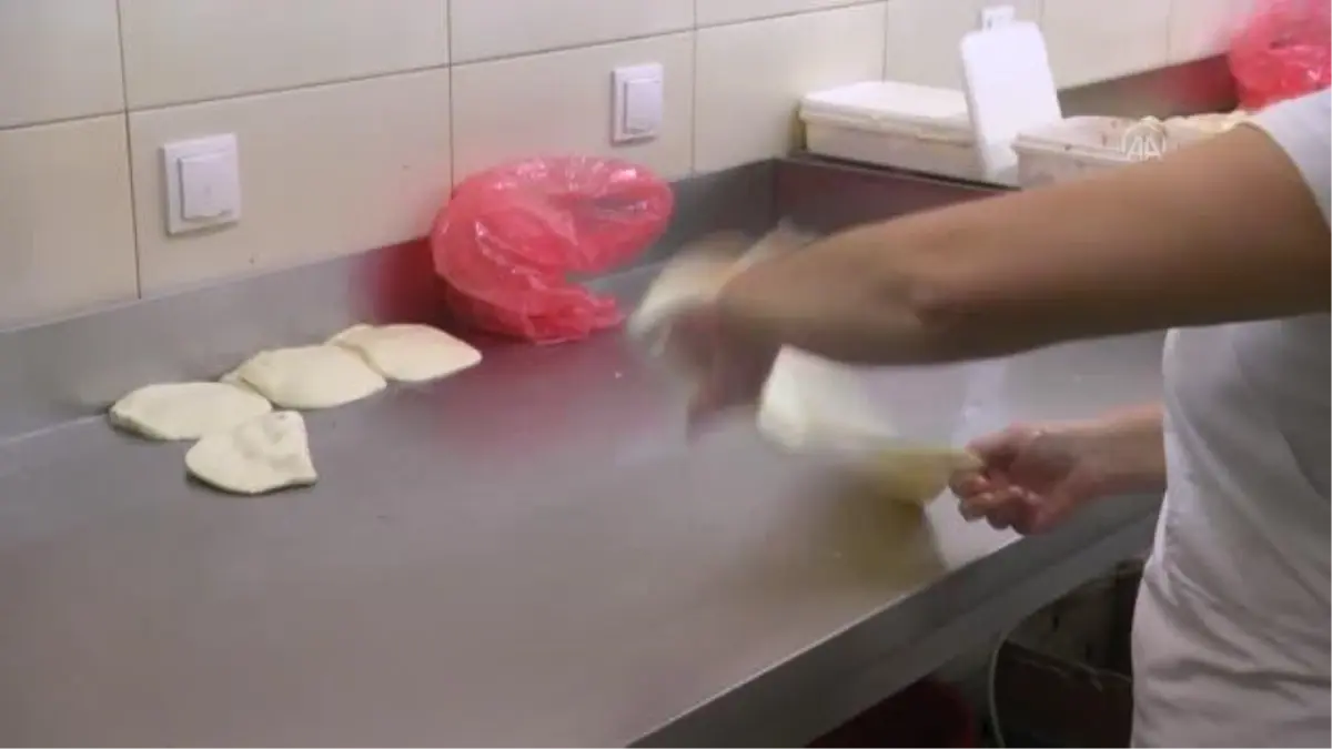 PODGORİCA - Balkanların 'Börek etli mi olur etsiz mi?' tartışması tazeliğini koruyor