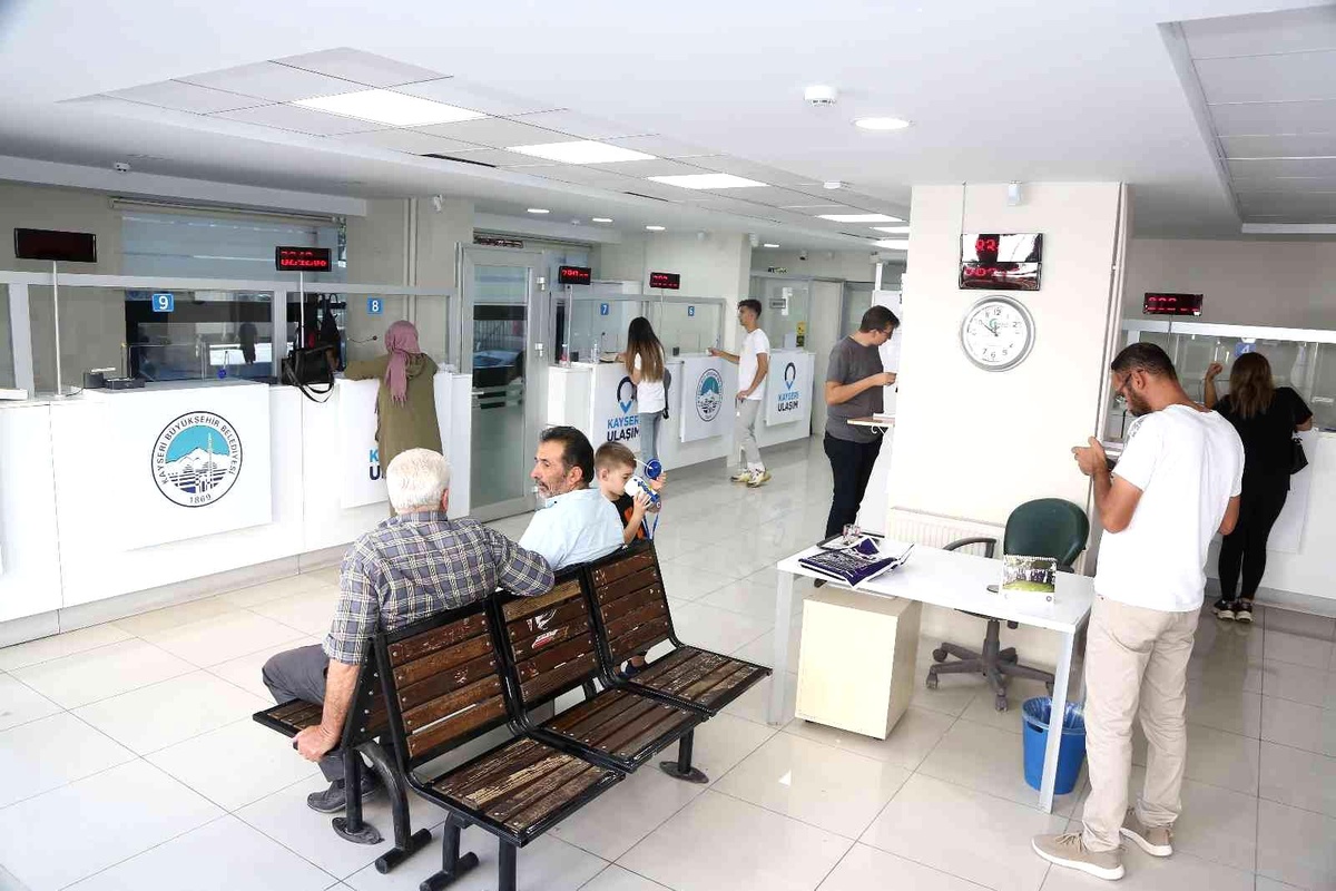 Büyükşehir Belediyesi tam abonman kart ücretinde indirime gitti
